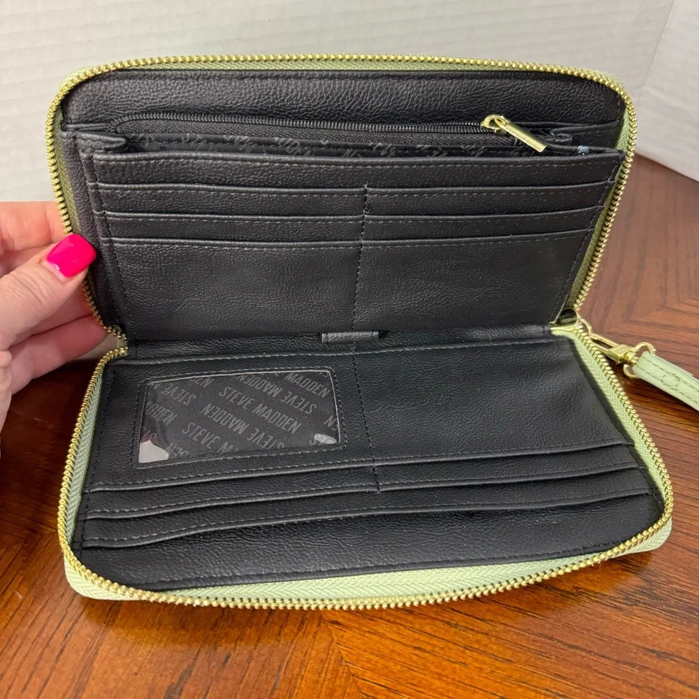 Steve Madden Wristlet - Picture 3 of 5